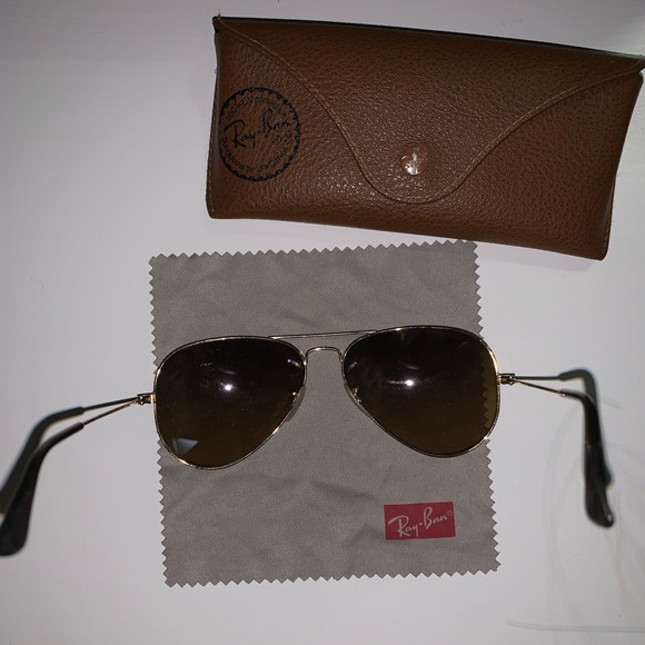 RayBan Aviator Classic Polarized Sunglasses - Picture 5 of 5
